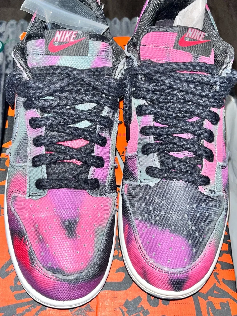 NWT nib nike dunk low se prm graffiti pink sz. 11 men’s authentic rare unworn